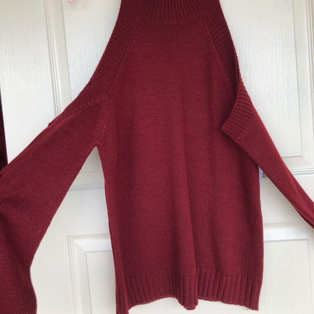 SW Cutout Sweater - Picture 2 of 4